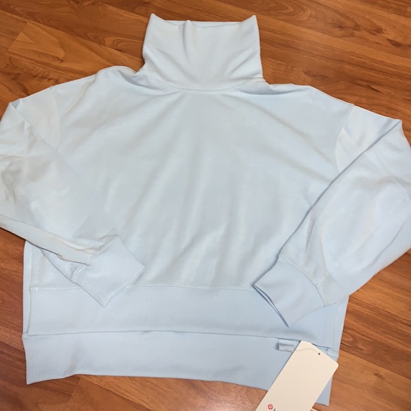 NWT Lululemon Athletica Softstreme Turtleneck Pullover - Picture 2 of 12